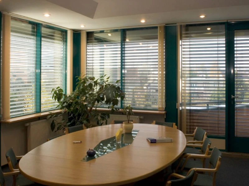Office Venetian blinds in Dubai for privacy