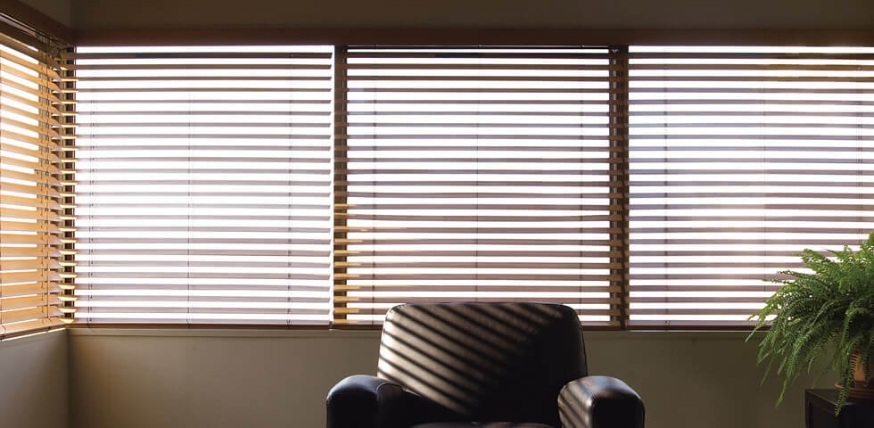 Why Wooden Blinds Are Expensive in Dubai
